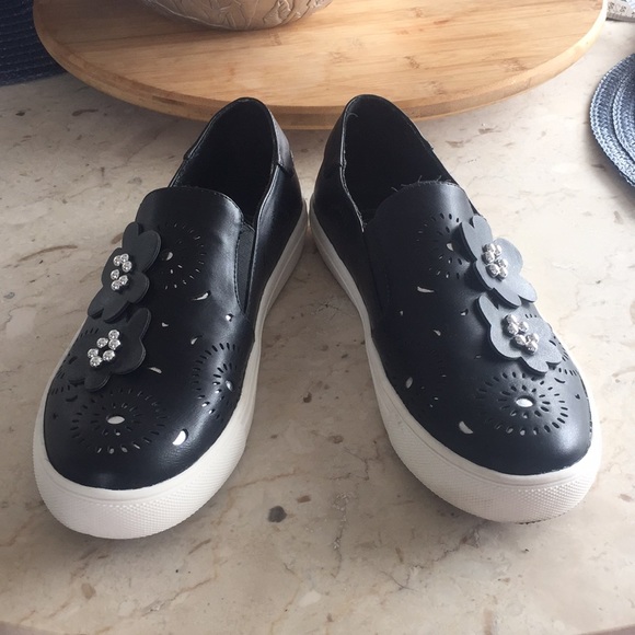 Nanette Lepore  “Whitney” slip on shoes. 8M - Picture 6 of 8